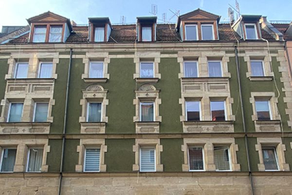 Fassadenrenovierung im Bereich der Denkmalpflege eines Mehrfamilienhauses