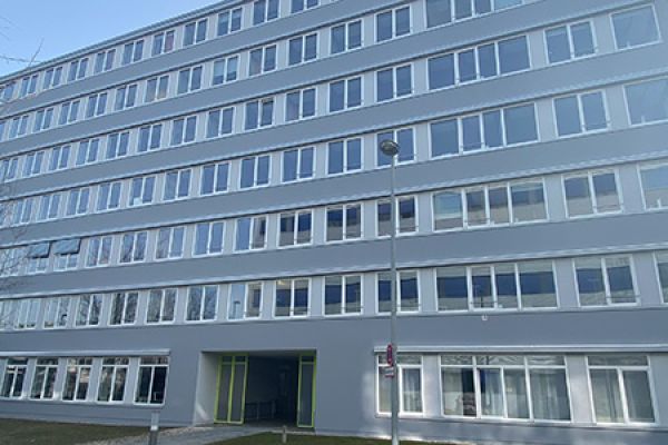 Fassadenrenovierung bei Haus 82 und 83 im Siemens Campus