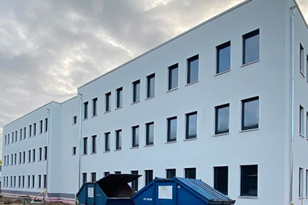 Fassadenarbeiten eines Neubau Bürogebäude